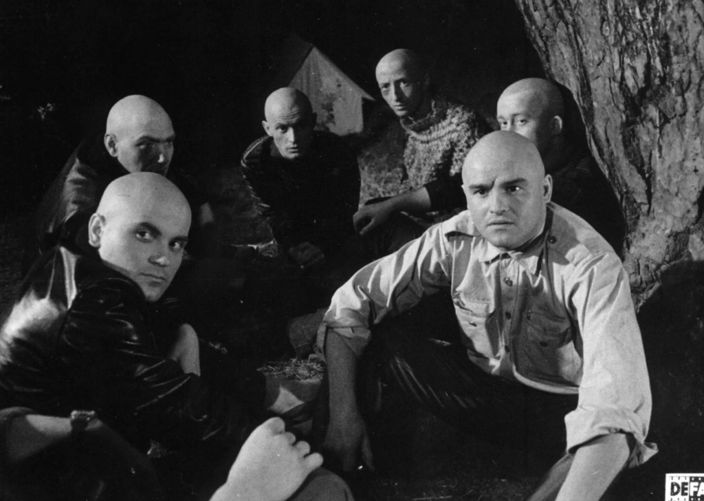Scene from The Bald-Headed Gang (Die Glatzkopfbande).